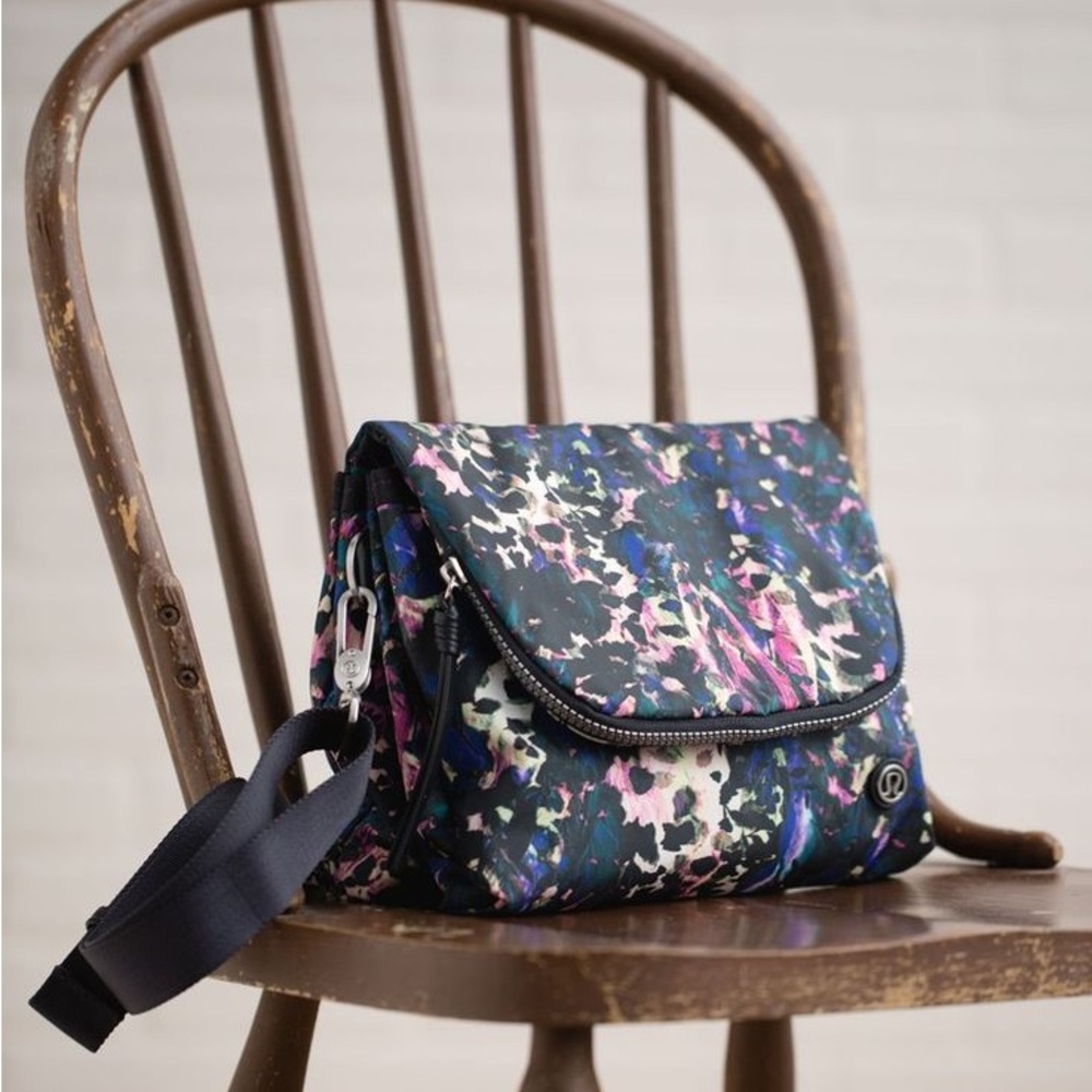 Lululemon Party Om Crossbody Bag in Floral Backdrop Black Multi / Deep Coal